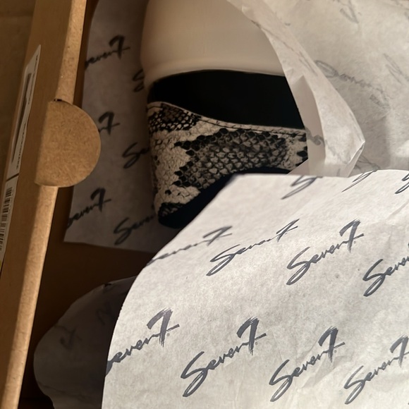 Seven7 footwear Miki Sneakers, varied sizes, Black/snake, various sizes 6-8 new! - Picture 10 of 12